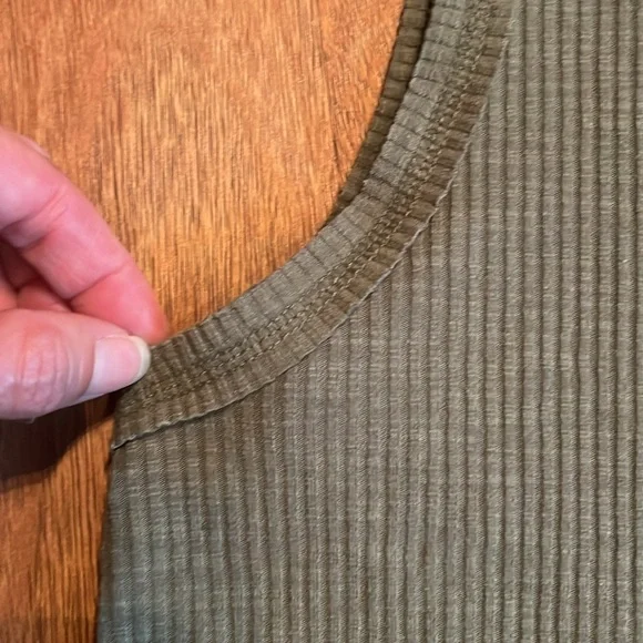 BNWOT Zenana green ribbed tank top - Picture 14 of 14
